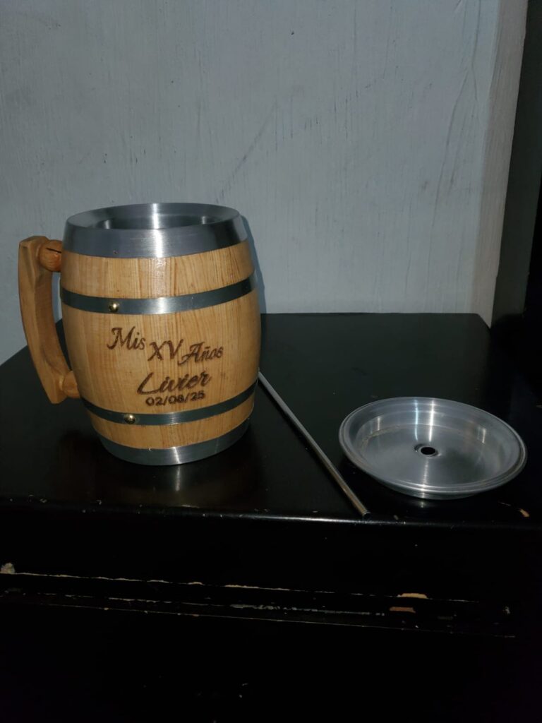 tarro en madera de pino